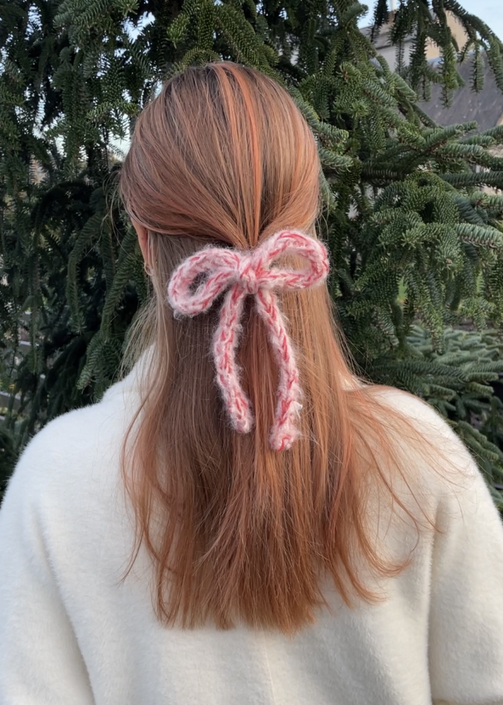 crochet hair bow christmas gift idea free tutorial pattern easy 