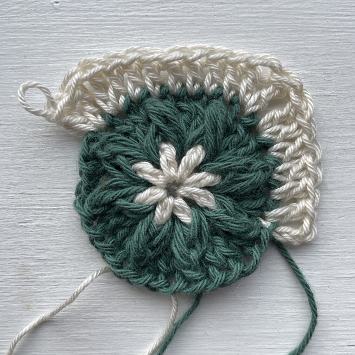 crochet puff post granny square